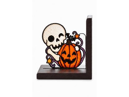 Scale or packaging view for the halloween skull and pumpkin bookend set